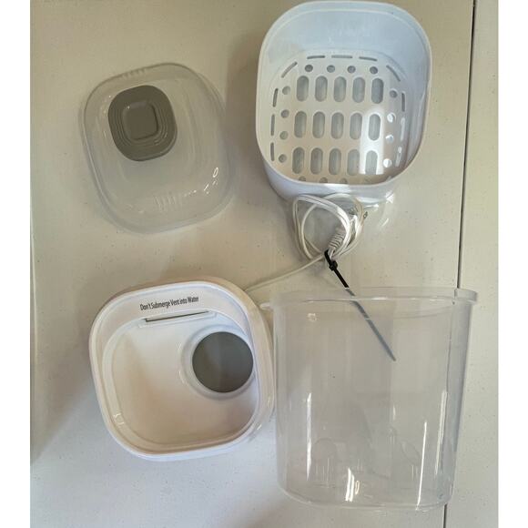 Grownsy Bottle Sterilizer and Dryer - Picture 1 of 4